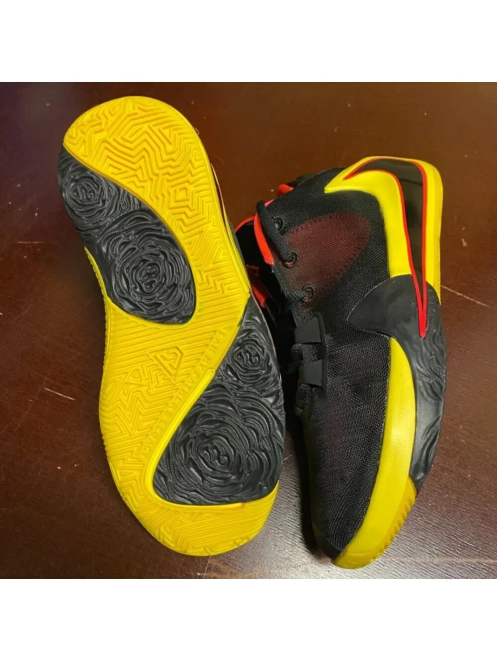 Nike boys black